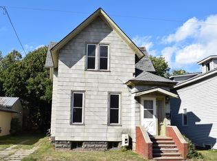 248 6th Ave, Manistee, MI 49660