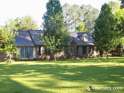 Country style Home on 2.11 acres in Pelham, GA.
