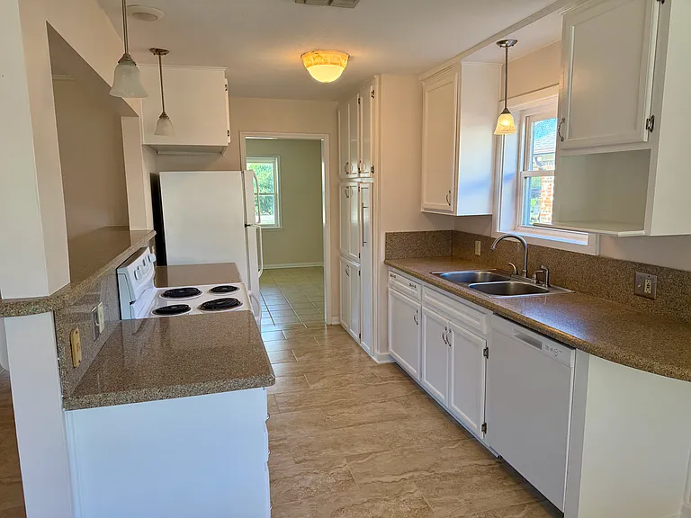 1109 Sally Anne Dr — Photo 4