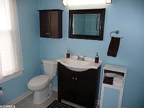 2nd image of 105 W Beal St