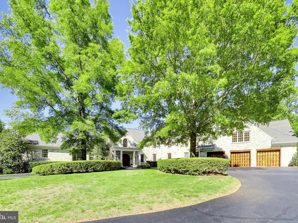 9001 Persimmon Tree Rd, Potomac, MD 20854