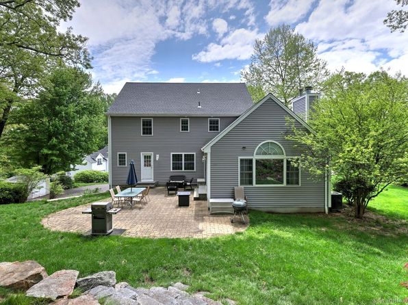 79 Sunnycrest Rd, Trumbull, CT 06611