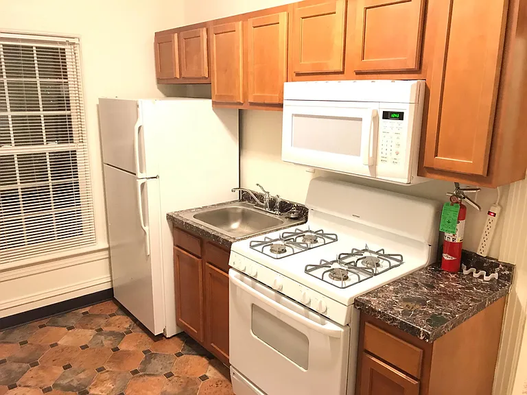 1046 Liberty St #2 — Photo 4