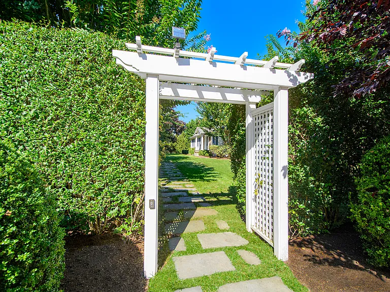 54 Halsey Rd — Photo 3