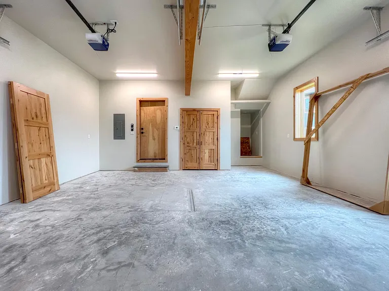 Huge 2-car garage