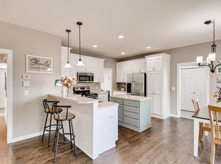 11846 N Meadow Curv, Lindstrom, MN 55045