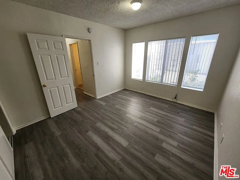 534 W 47th St #5 — Photo 10