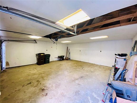 4th image of 4040 Annapolis Ave