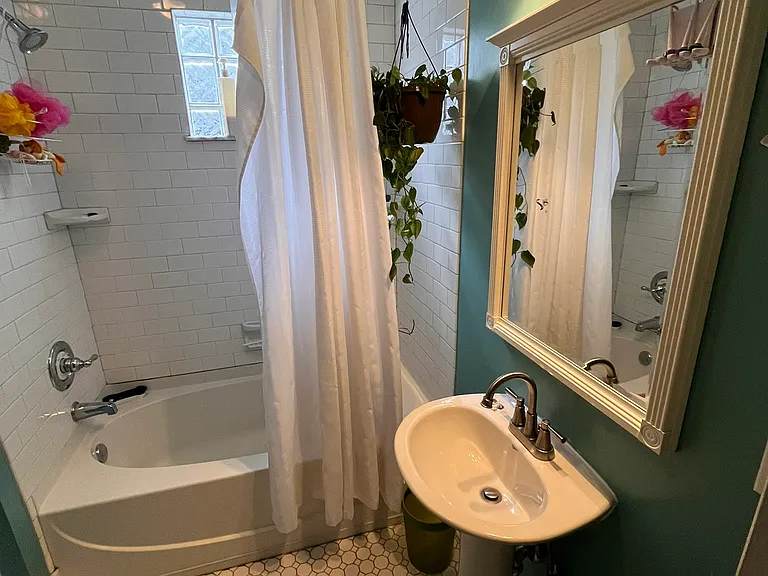 Shared Full Bathroom