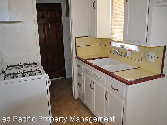 3rd image of 25417 Cole St