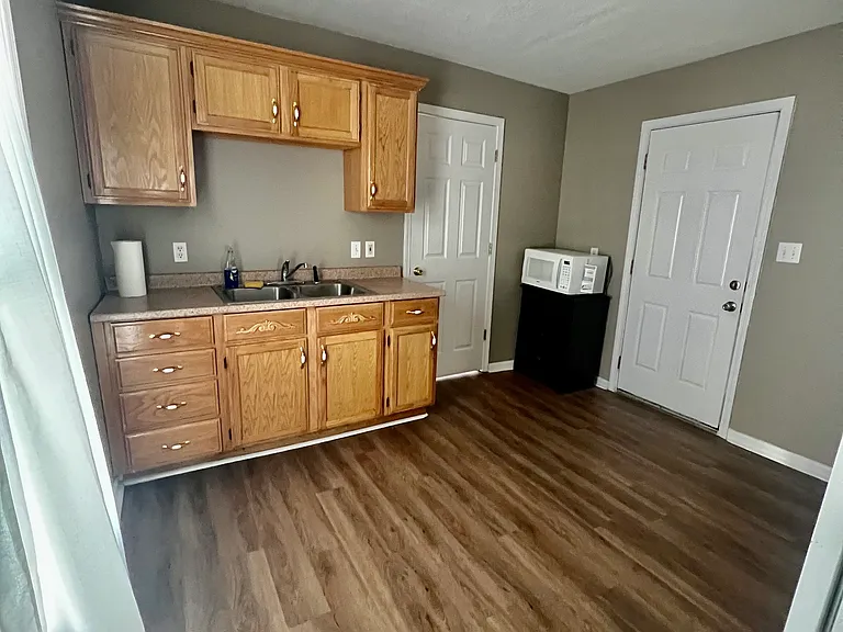 924 Pottawatomie St — Photo 7