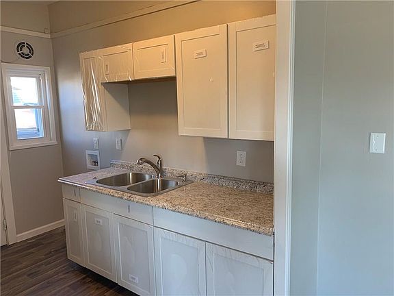 5th image of 4958 Elaine St