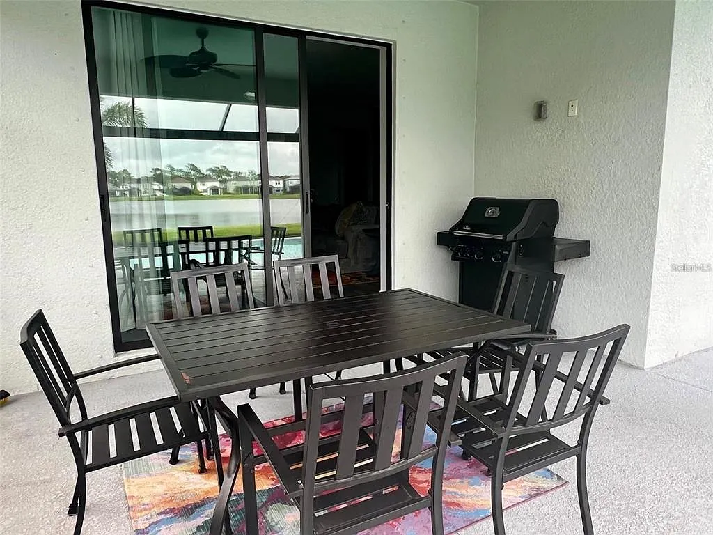 5 bed, 3.0 bath, 2638 sqft, $3,500 — Photo 2