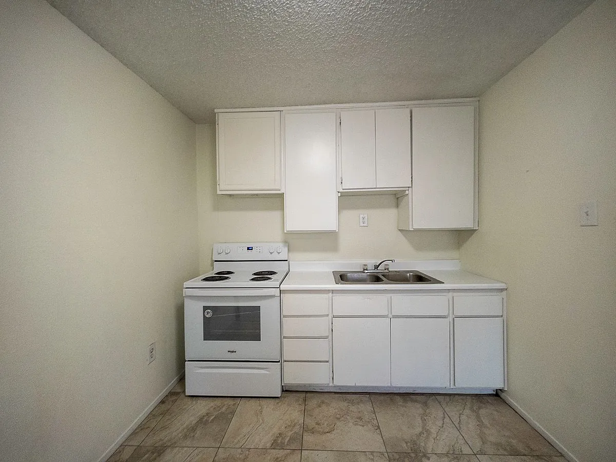 Building Photo - 130 Metropolitan Dr #B