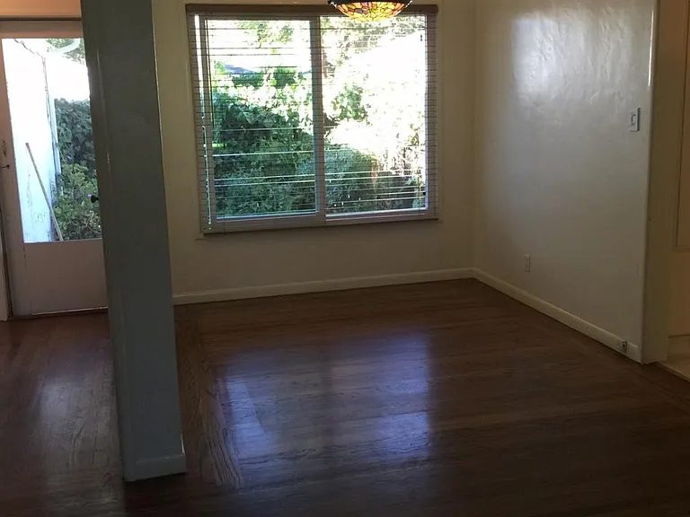 dining room 8' 1". x 9'