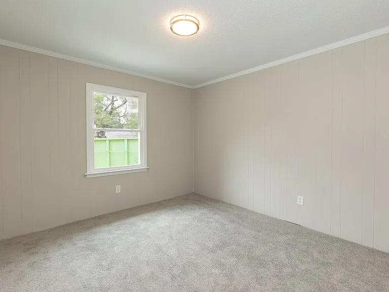 106 Warren St W — Photo 11
