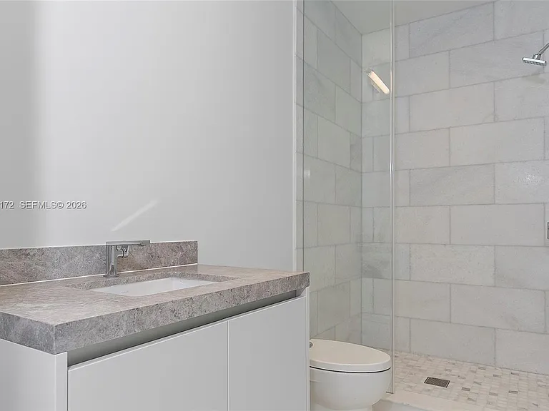 175 SE 25th Rd #1003 — Photo 40