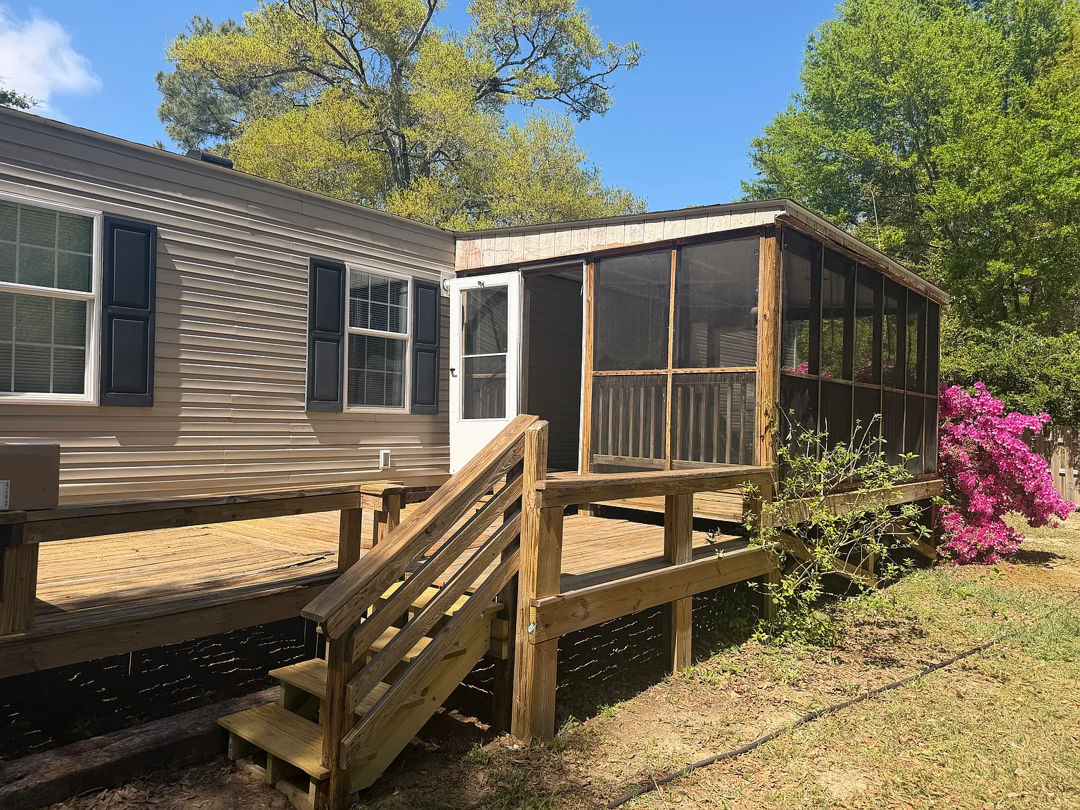 3 bed, 1300 sqft, $2,000 — Photo 2
