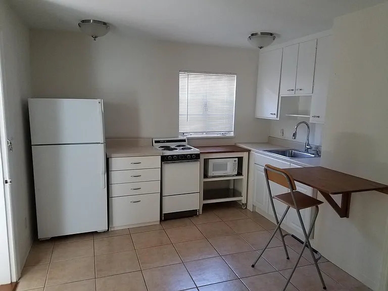 1314 Cherry St NE #A — Photo 6
