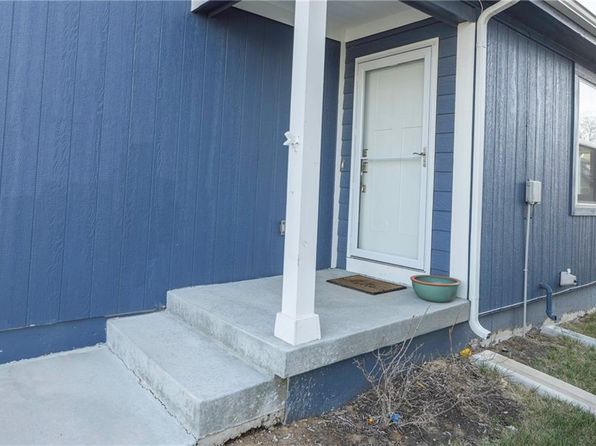 8792 SW 9th St, Blue Springs, MO 64064