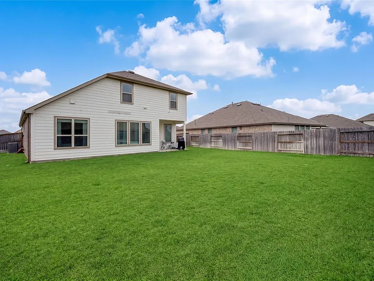 26627 Ledgemont Dr — Photo 31