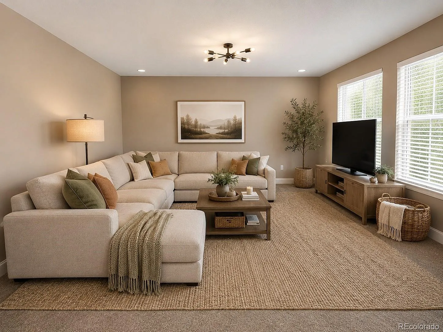 5 bed, 2.5 bath, 5253 sqft, $4,195 — Photo 3