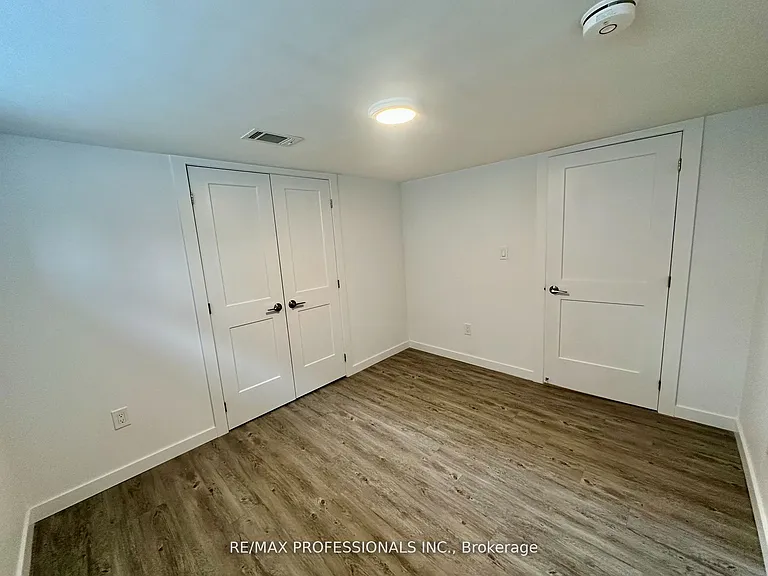 66 Whitburn Cres #LOWER — Photo 10
