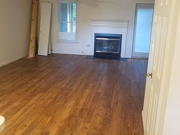4th image of 734 S Lake Cir
