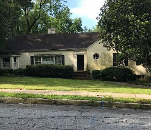 2nd image of 720 Peachtree Battle Ave NW