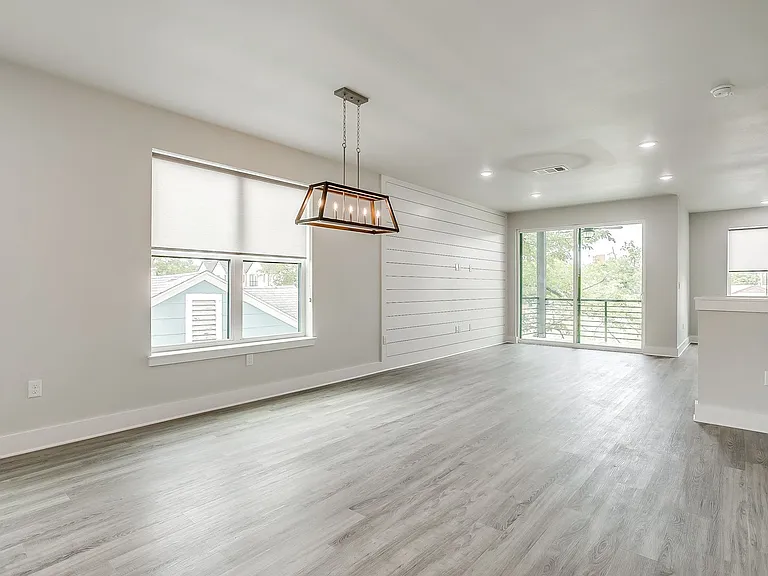 2716 Forest Park Blvd — Photo 10