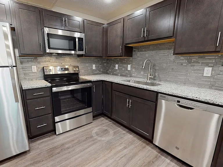 4001 Holdrege St — Photo 40