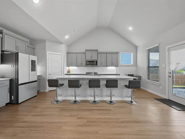2401 Mankato Dr, Fort Worth, TX 76179