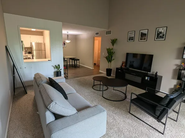 4120 Parklawn Ave APT 319, Edina, MN 55435