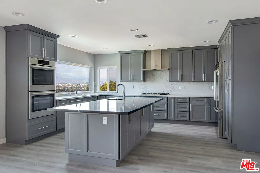 7 bed, 5.5 bath, 3666 sqft, $10,950 — Photo 4