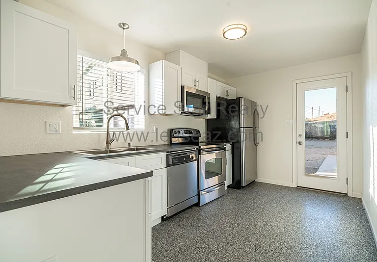 850 W Hazelwood St — Photo 3