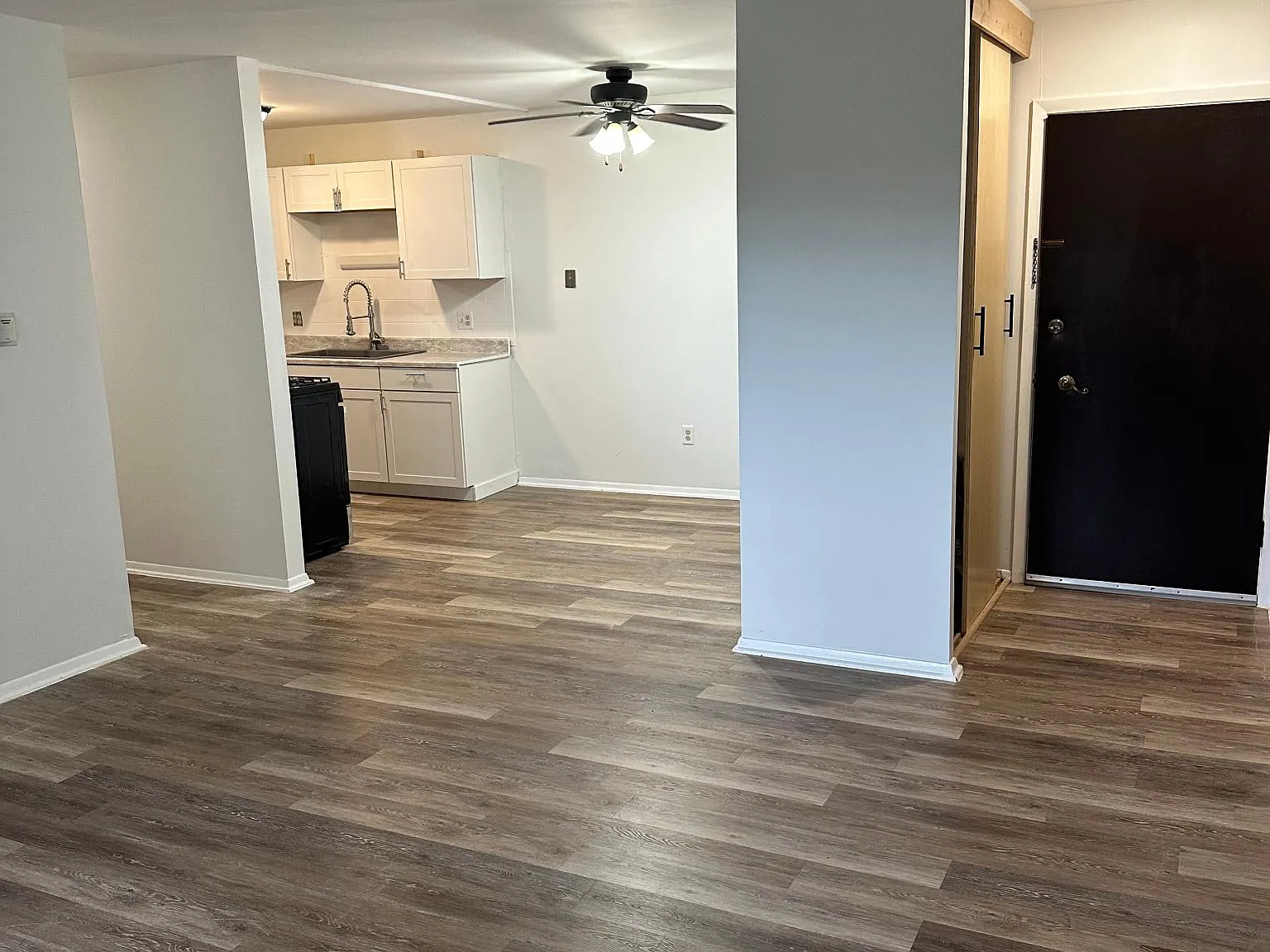 Queen's Park Apartments — Photo 4