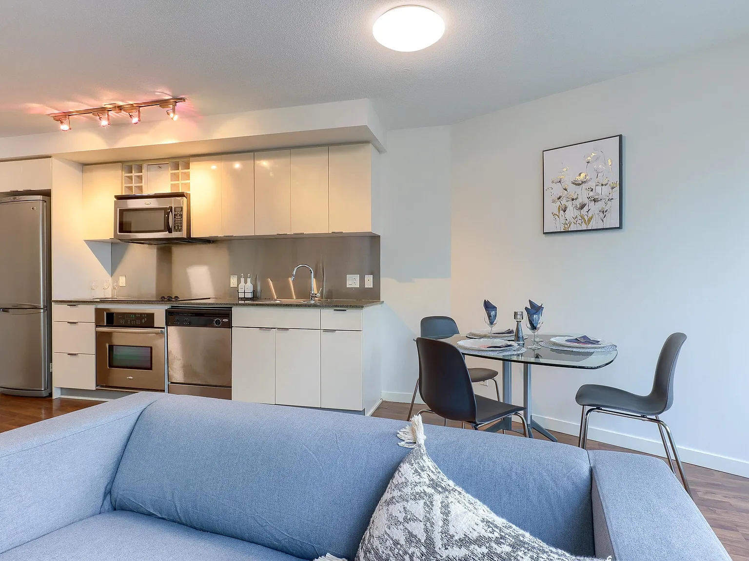 Studio, 439 sqft, $2,690 — Photo 2