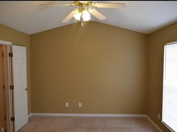 3rd image of 6430 Parkway Trce