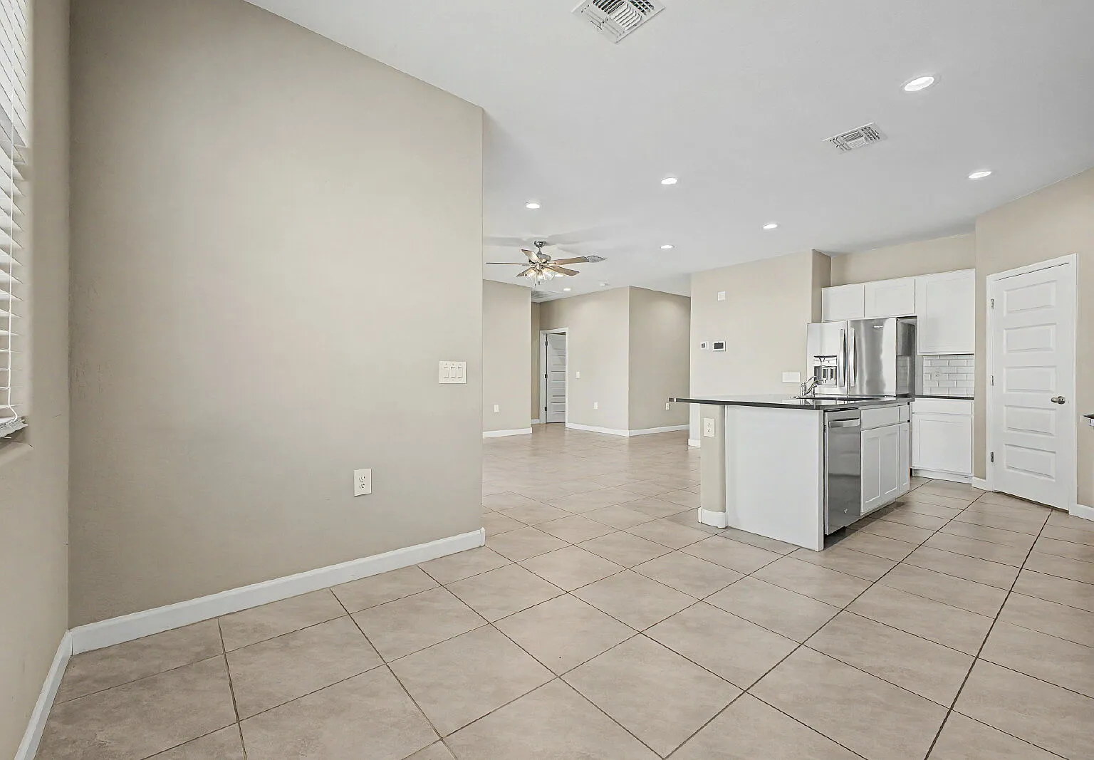 3 bed, 2.0 bath, 1428 sqft, $1,985 — Photo 3
