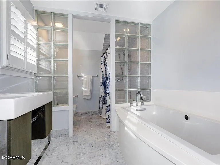 108 Glimmer Glass Cir — Photo 17