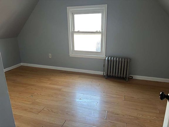 4th image of 403 Ellison St