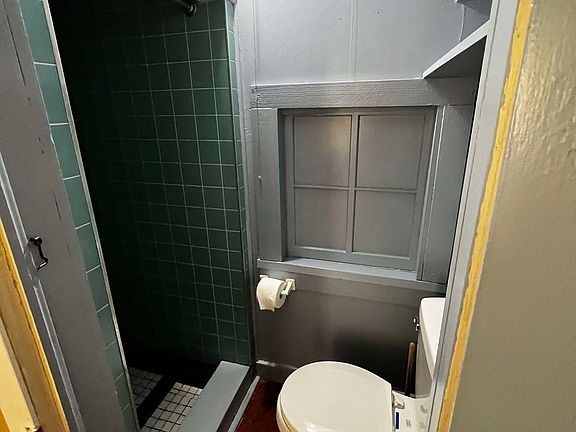 5th image of 628 E Huisache Ave