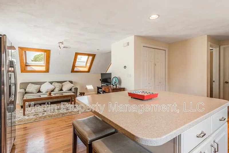 34 Vine St — Photo 2