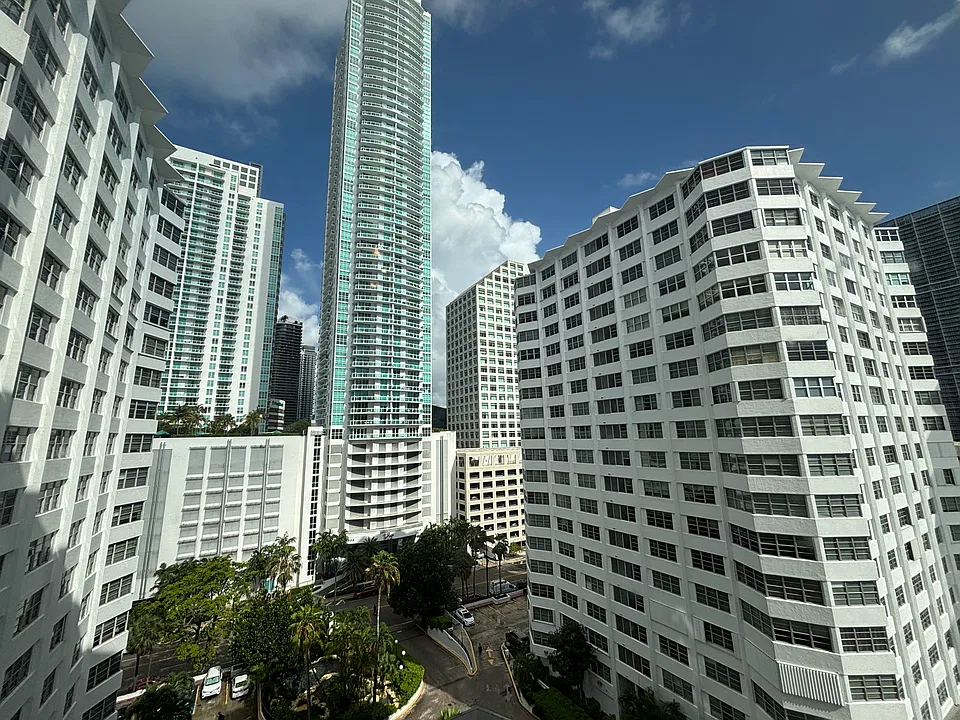 905 Brickell Bay Dr #1124