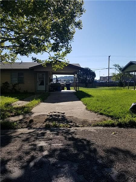 2nd image of 109 Gibson St