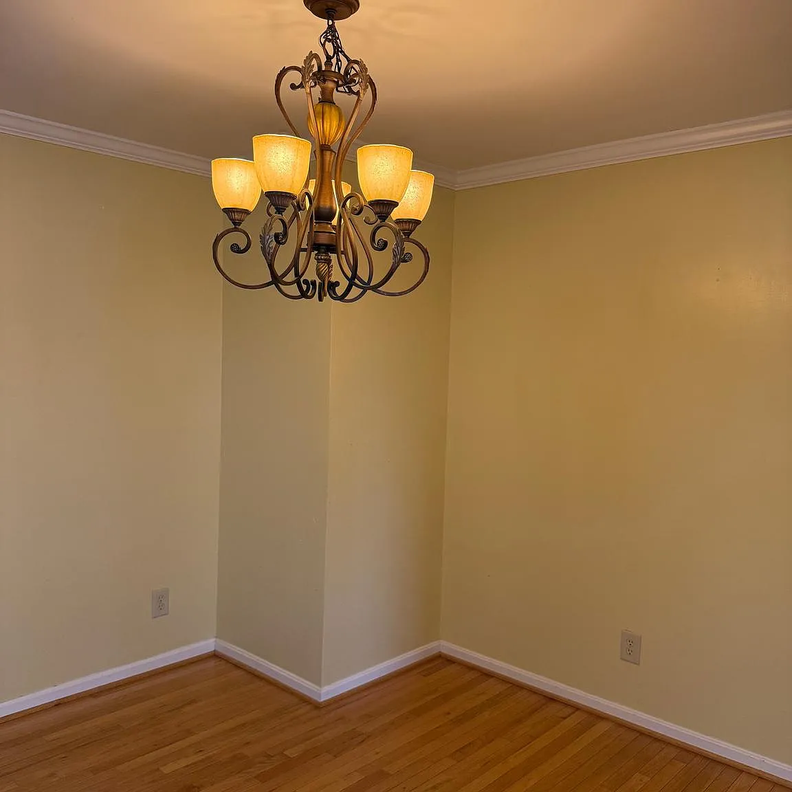 3 bed, 4.0 bath, 2340 sqft, $2,400 — Photo 3