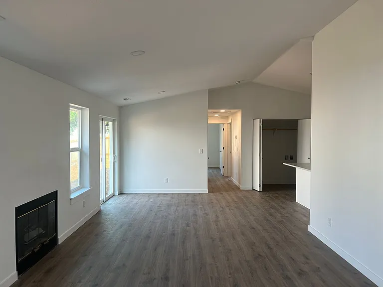 724 SE 135th Ct — Photo 3
