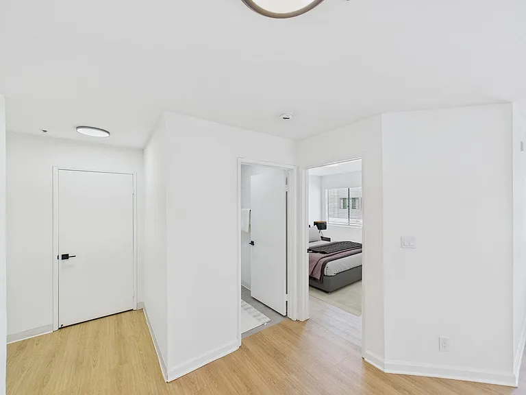 Keystone Apartments — Photo 8