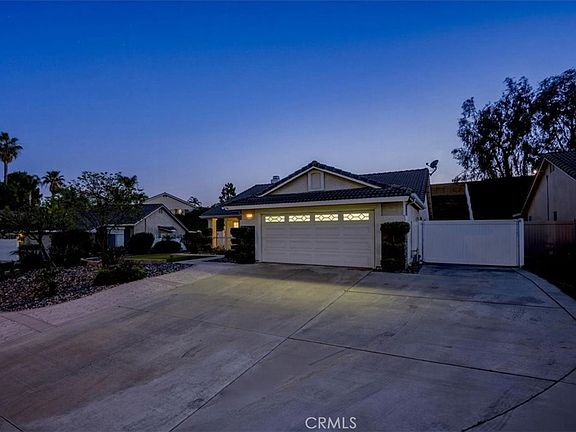 3rd image of 8671 Merrick St