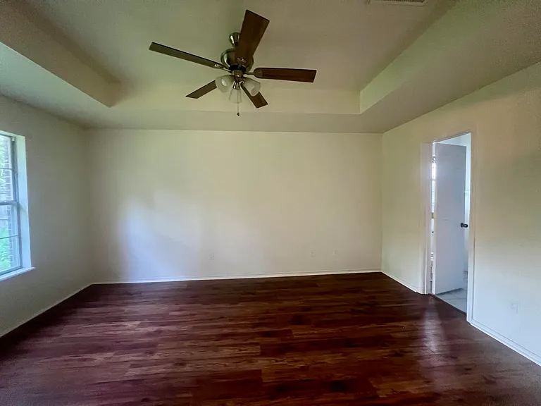 531 Walker St — Photo 8
